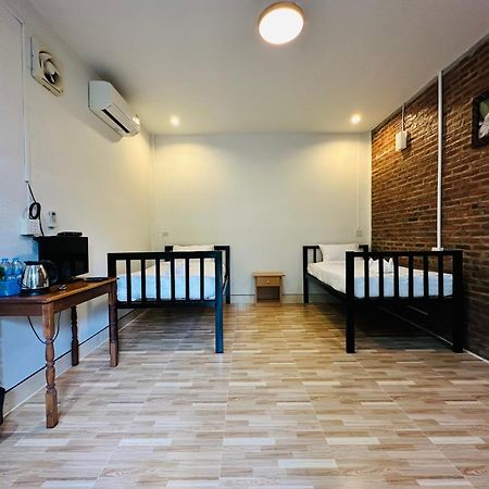Koh Jum Bungalow & Hostel Екстер'єр фото