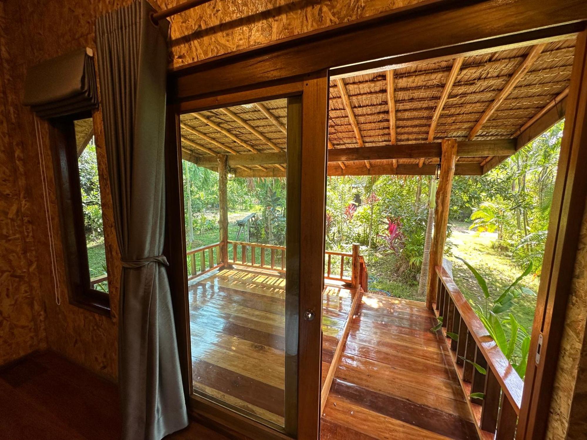 Koh Jum Bungalow & Hostel Екстер'єр фото