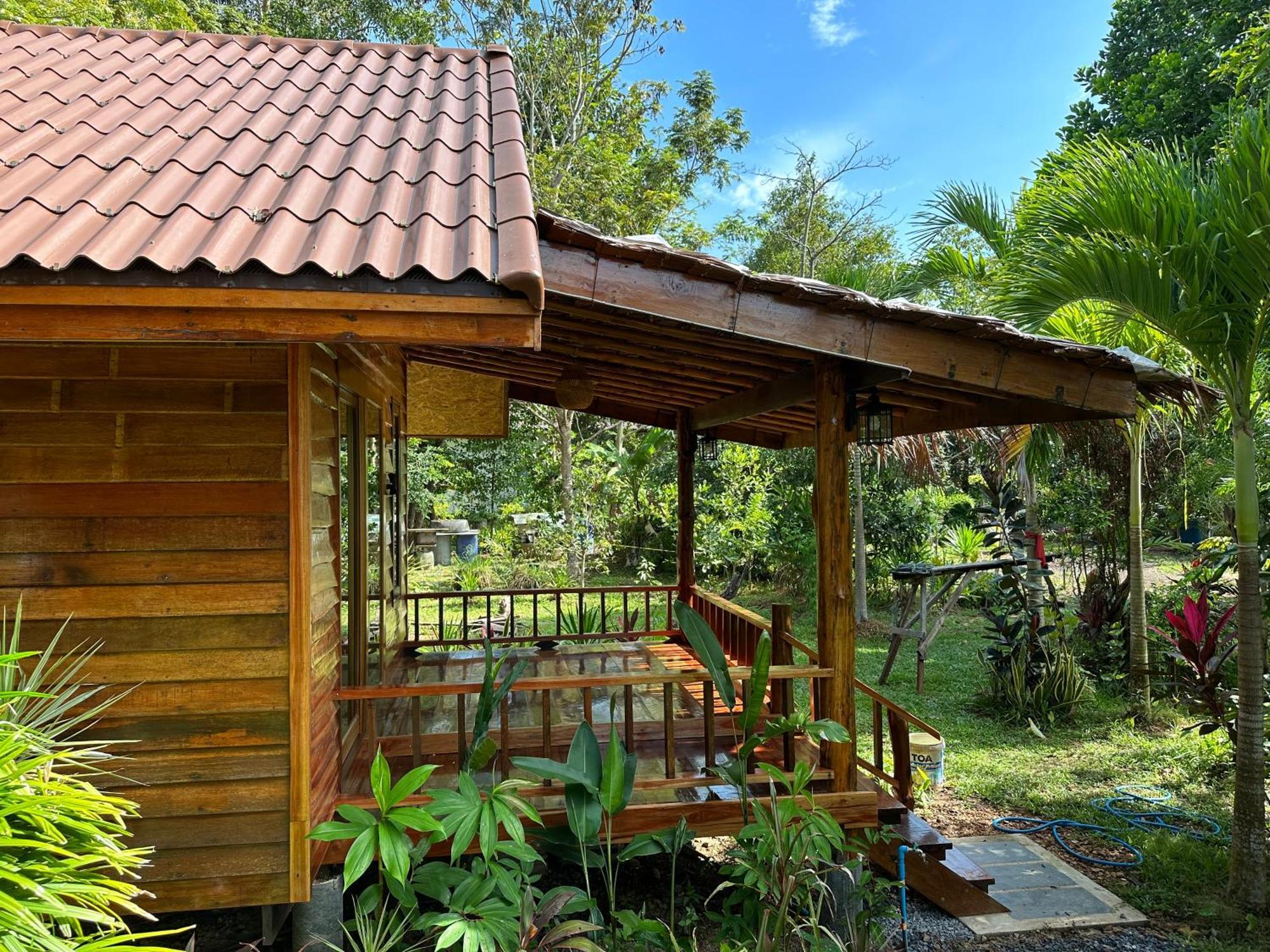 Koh Jum Bungalow & Hostel Екстер'єр фото