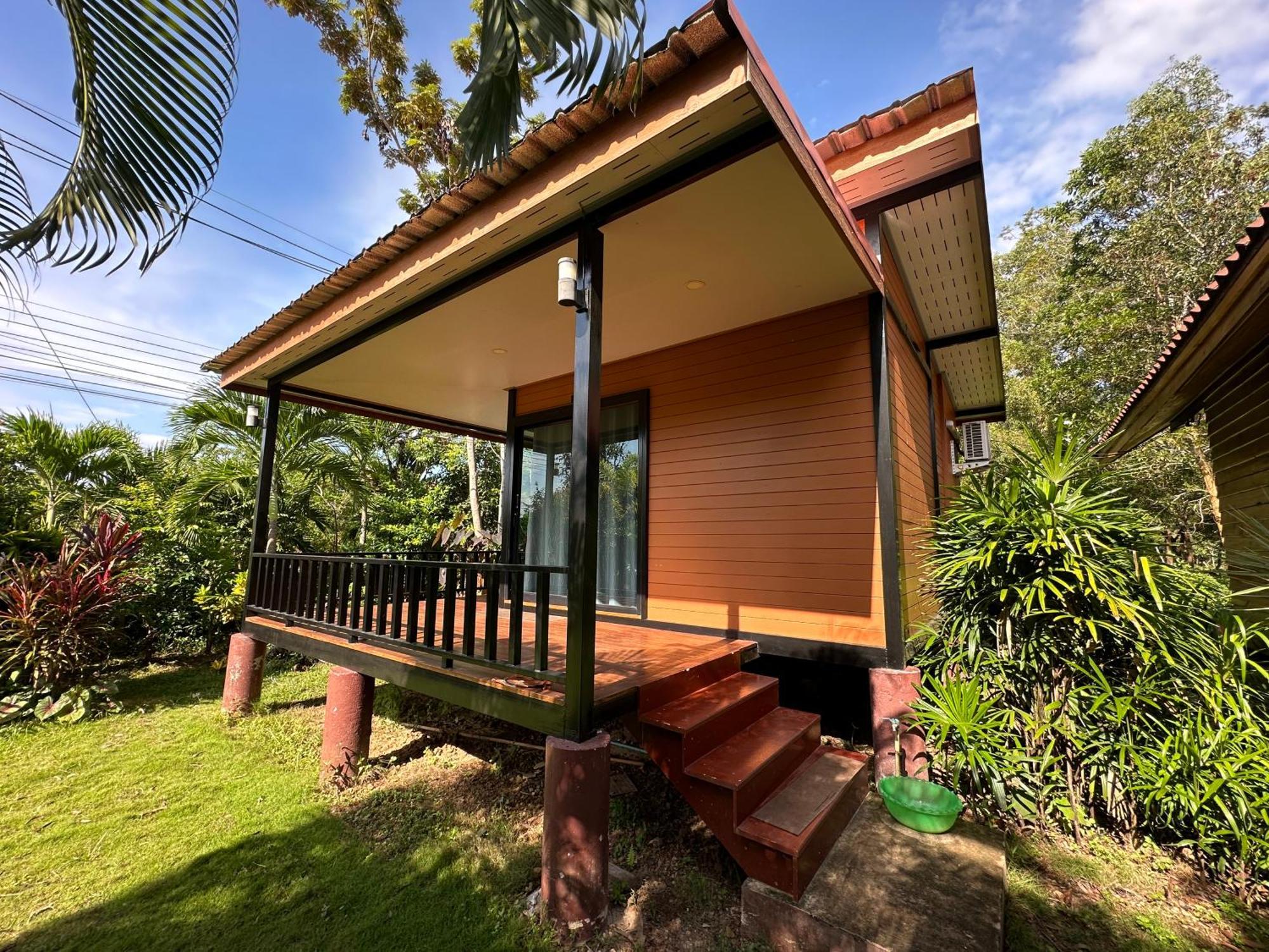 Koh Jum Bungalow & Hostel Екстер'єр фото