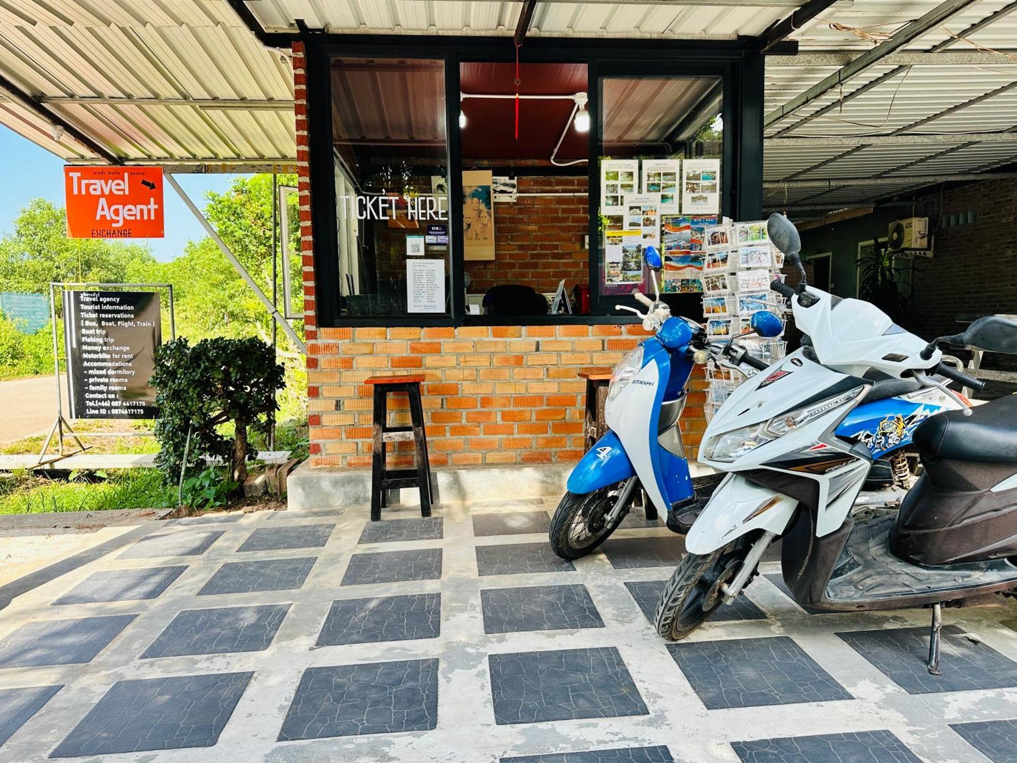 Koh Jum Bungalow & Hostel Екстер'єр фото