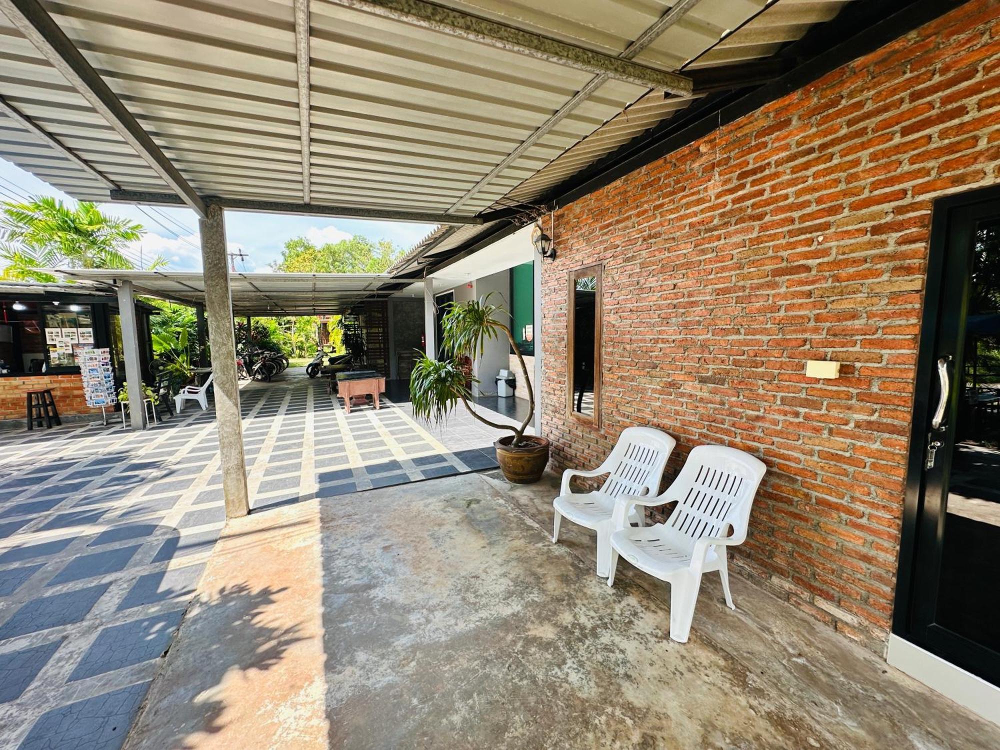 Koh Jum Bungalow & Hostel Екстер'єр фото