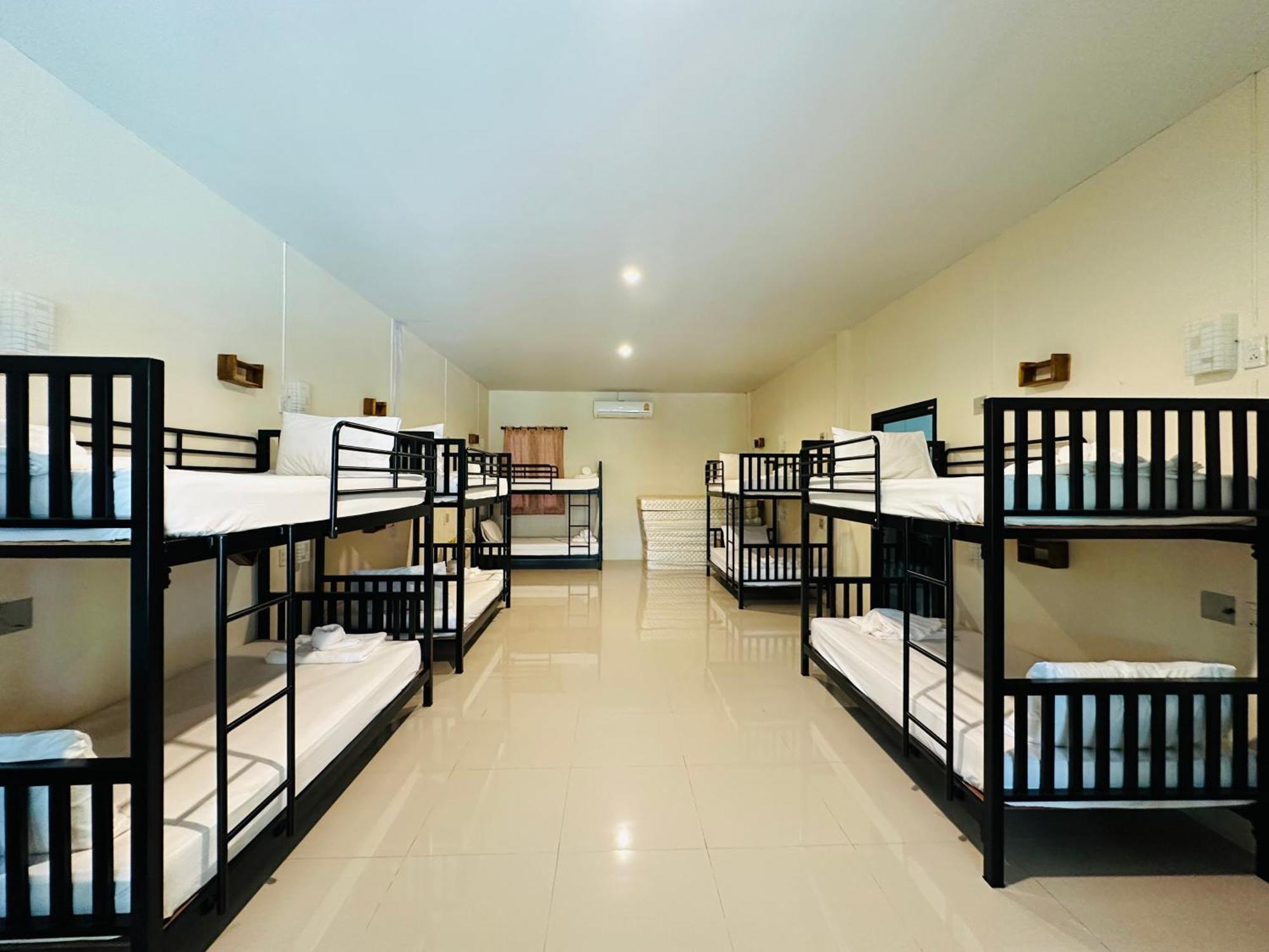 Koh Jum Bungalow & Hostel Екстер'єр фото
