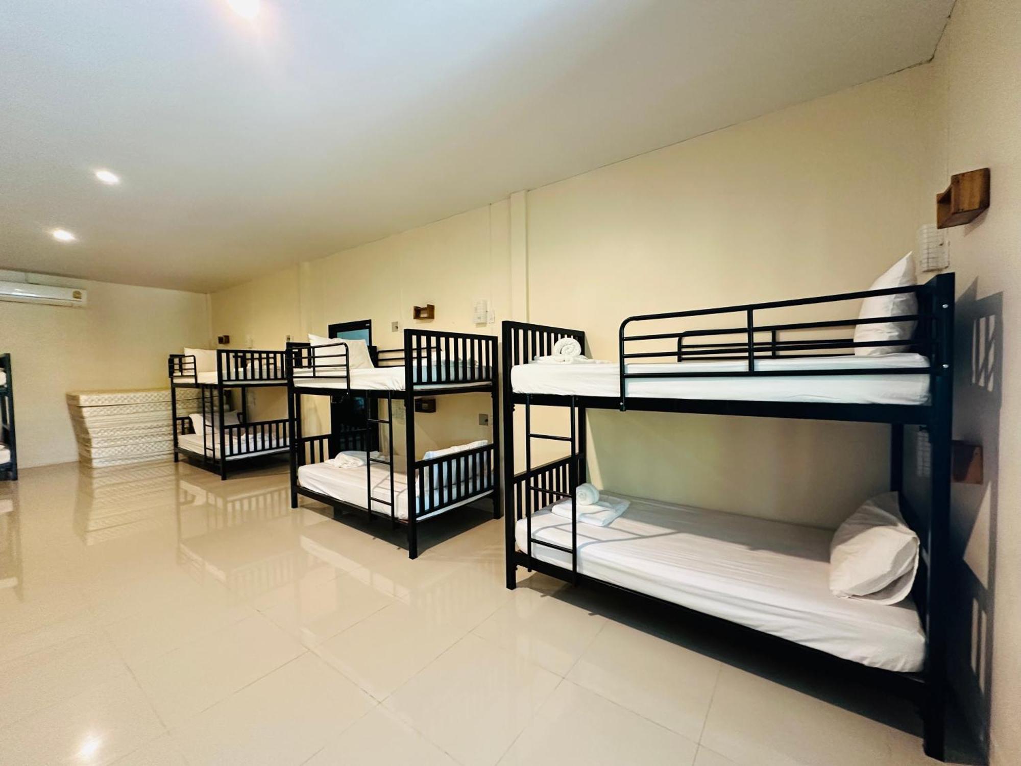 Koh Jum Bungalow & Hostel Екстер'єр фото