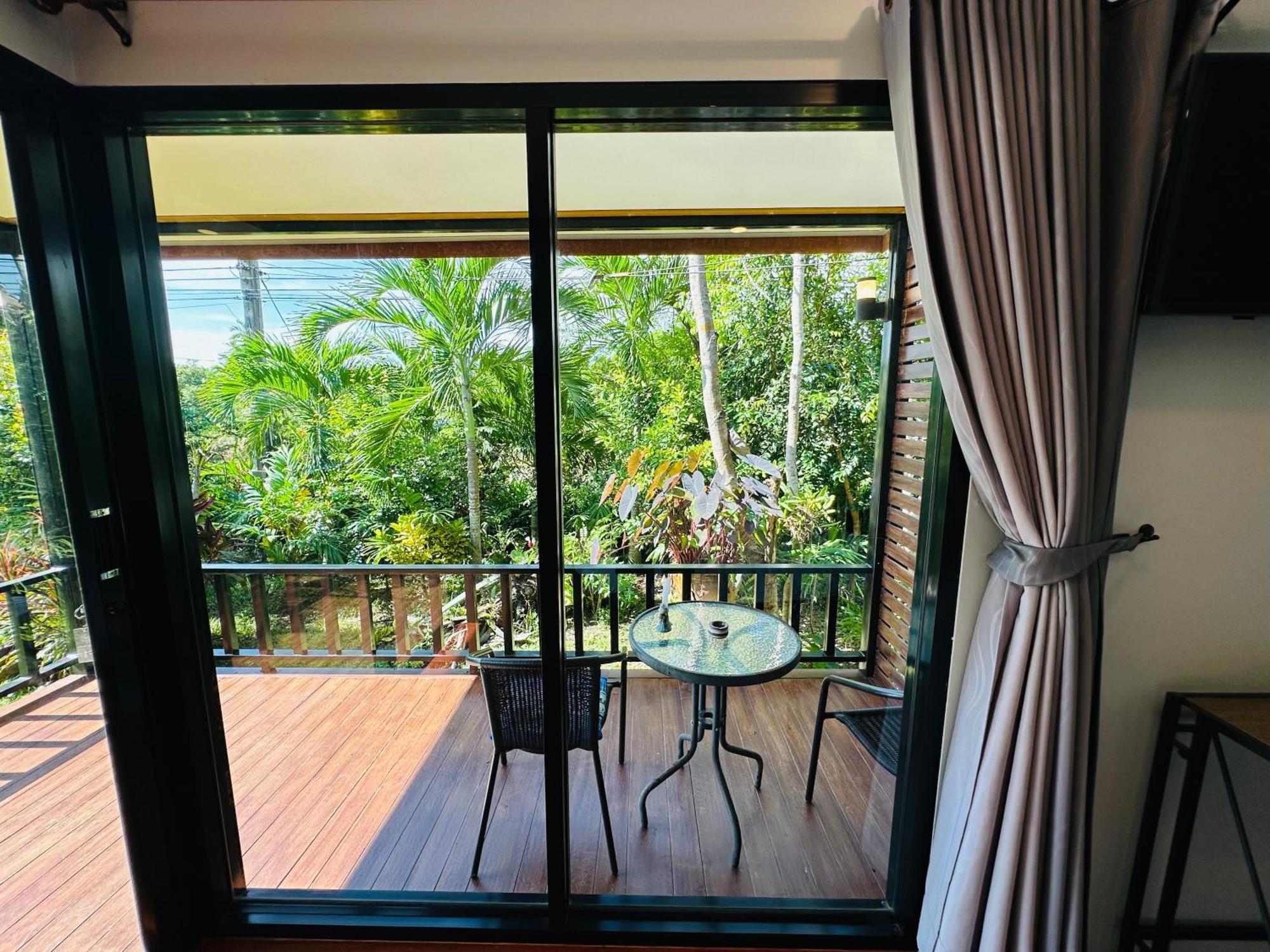 Koh Jum Bungalow & Hostel Екстер'єр фото