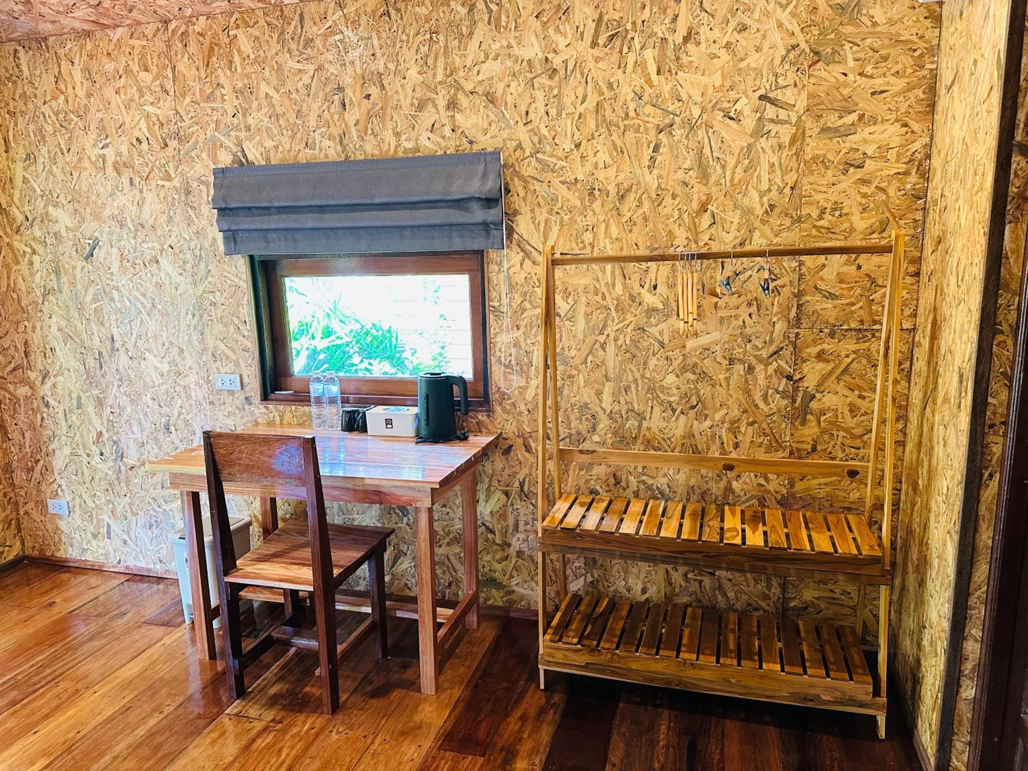 Koh Jum Bungalow & Hostel Екстер'єр фото