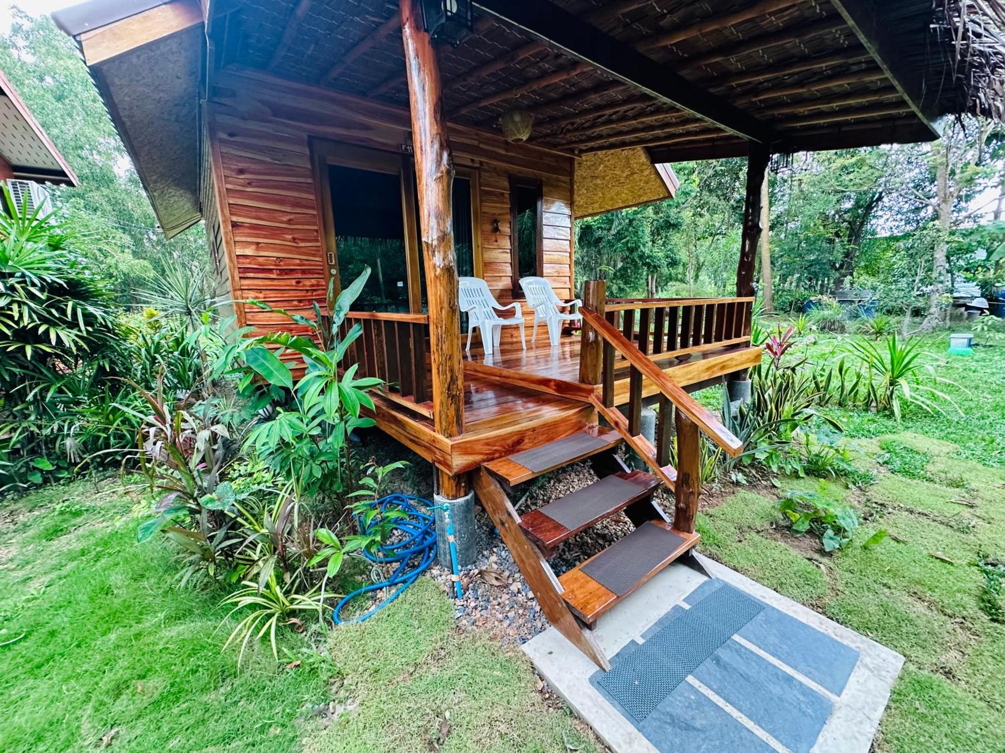 Koh Jum Bungalow & Hostel Екстер'єр фото