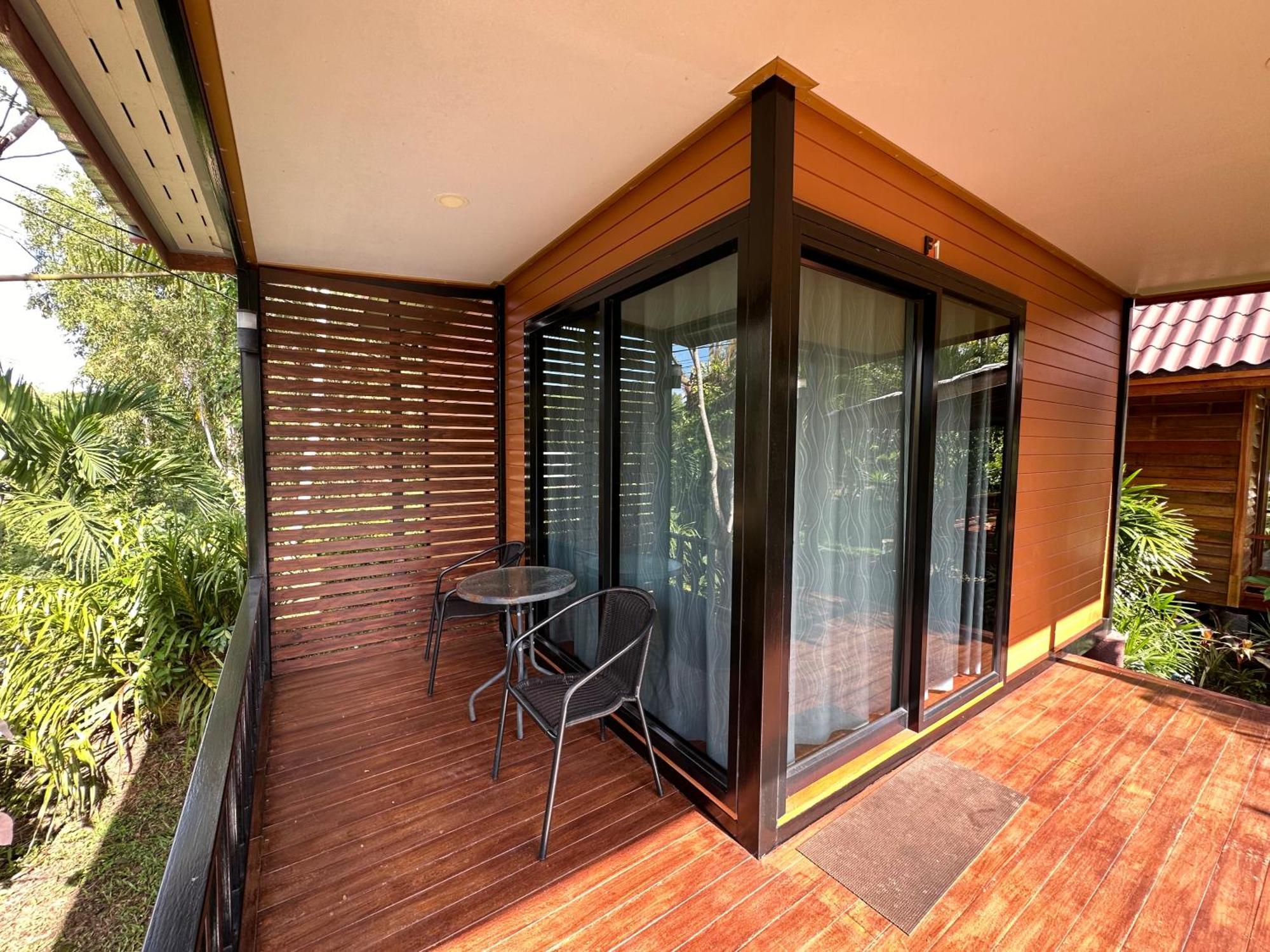 Koh Jum Bungalow & Hostel Екстер'єр фото