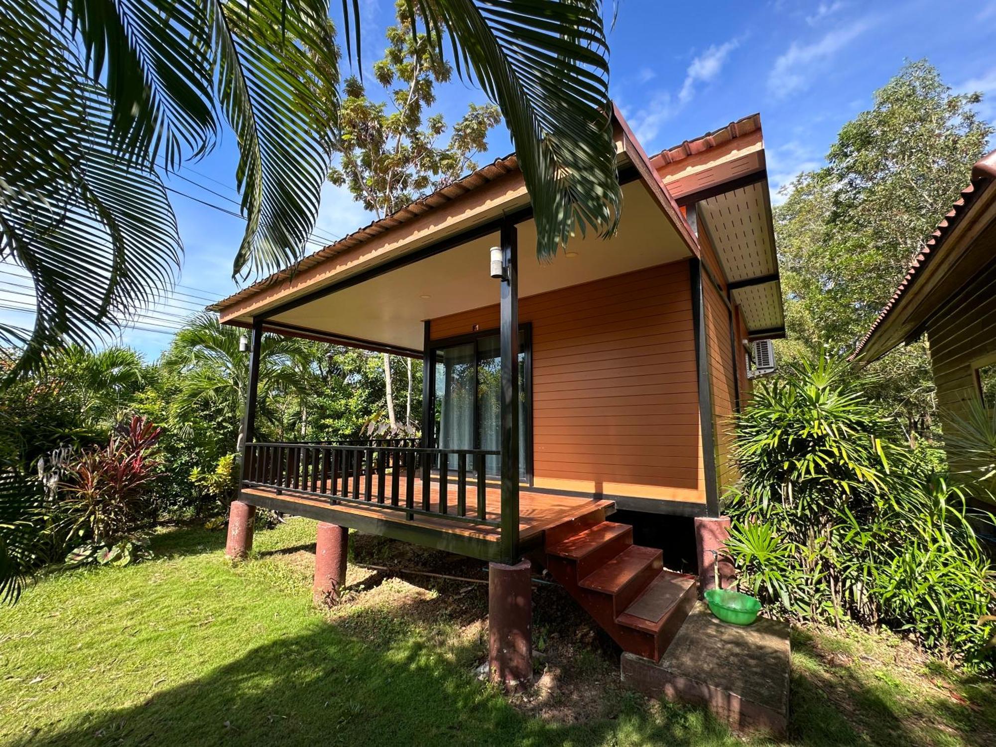 Koh Jum Bungalow & Hostel Екстер'єр фото
