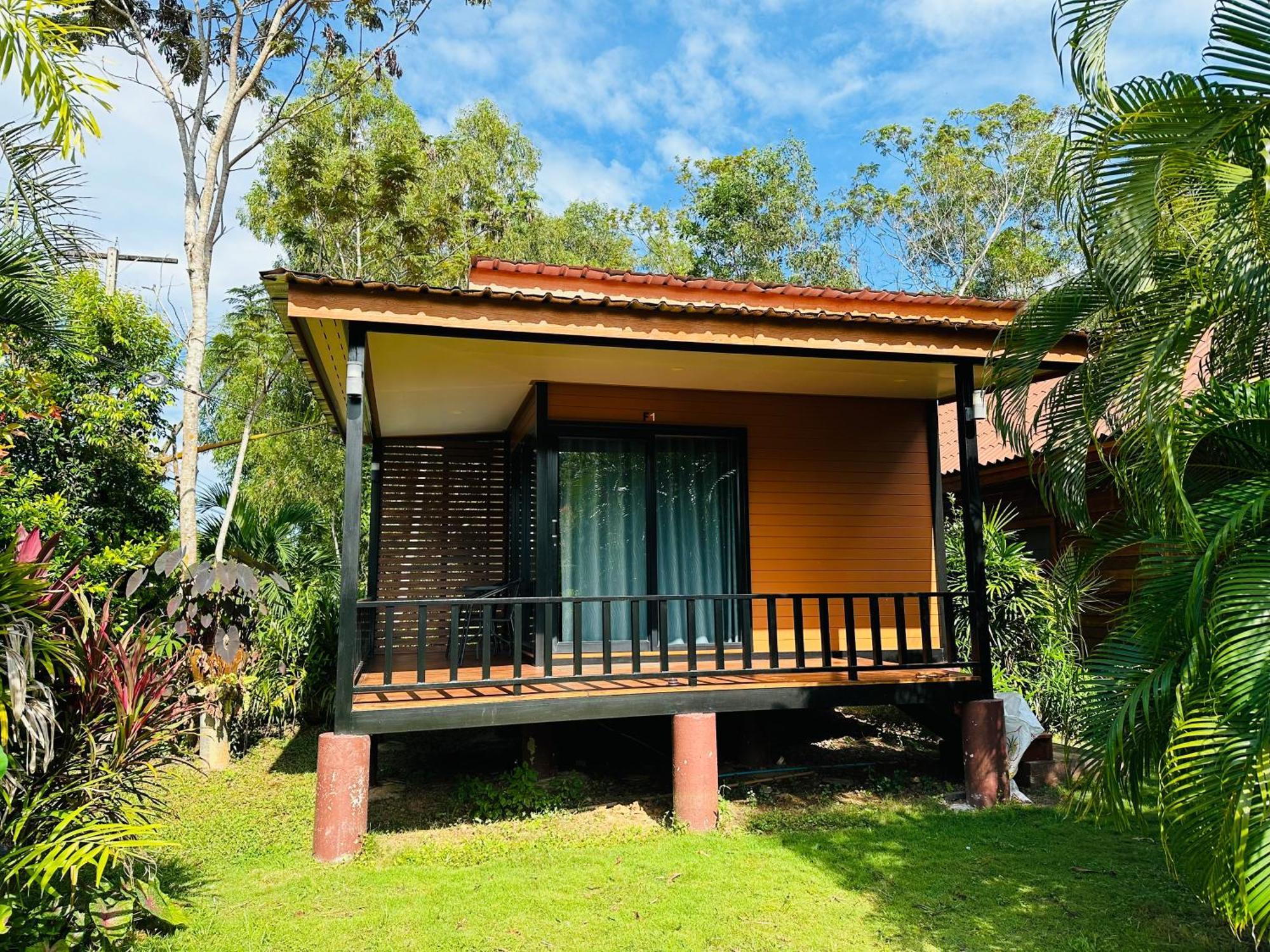 Koh Jum Bungalow & Hostel Екстер'єр фото