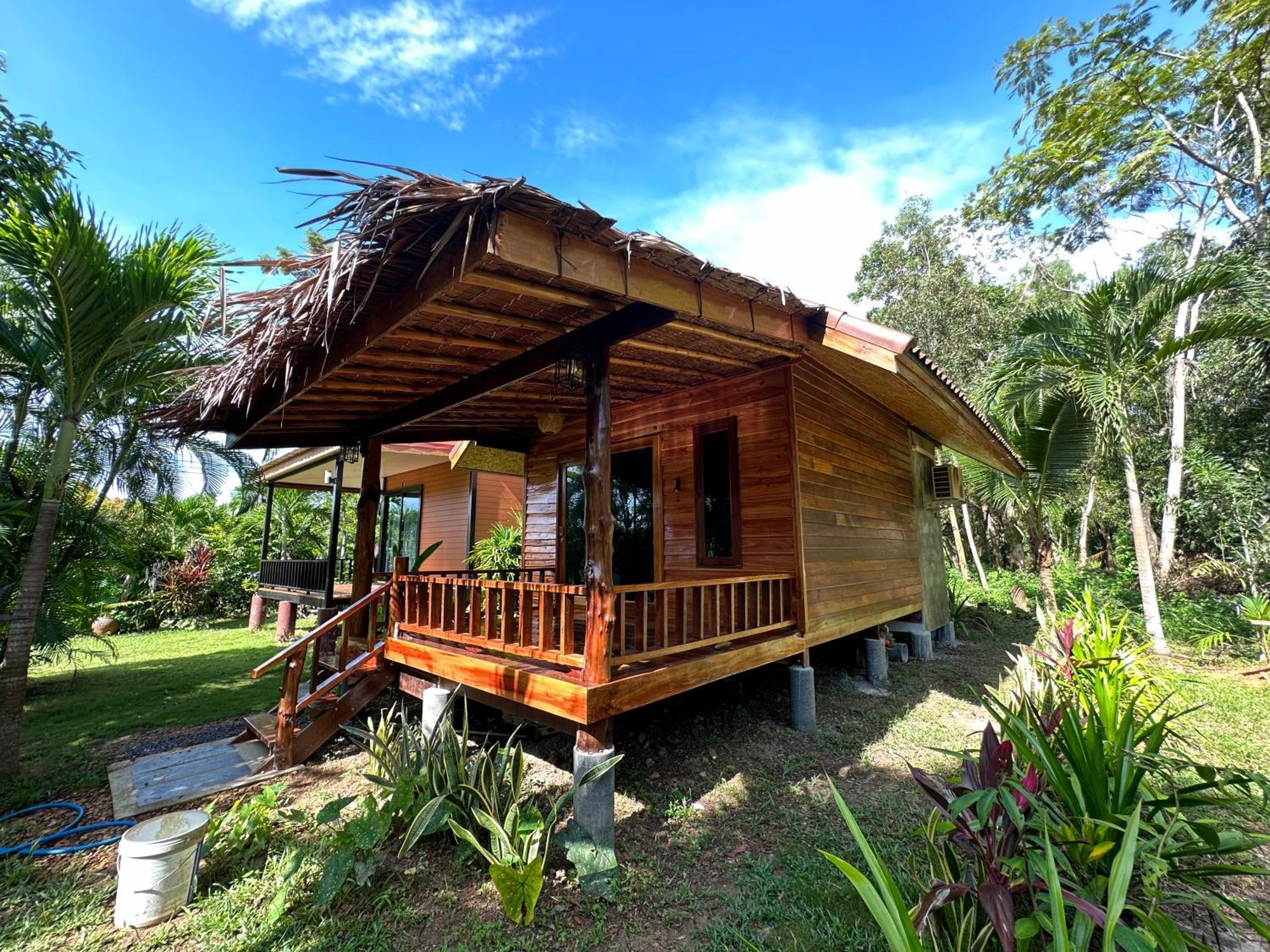 Koh Jum Bungalow & Hostel Екстер'єр фото