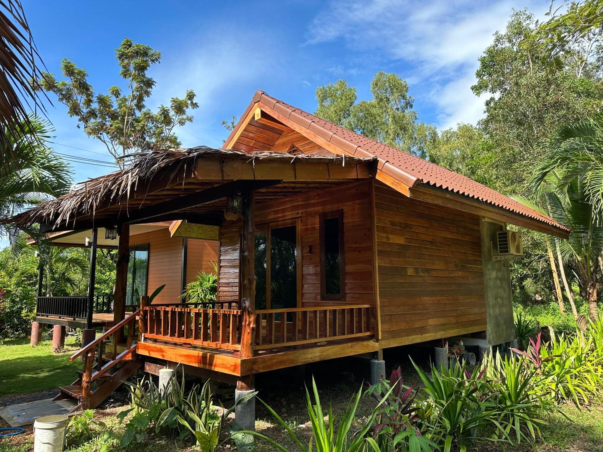Koh Jum Bungalow & Hostel Екстер'єр фото
