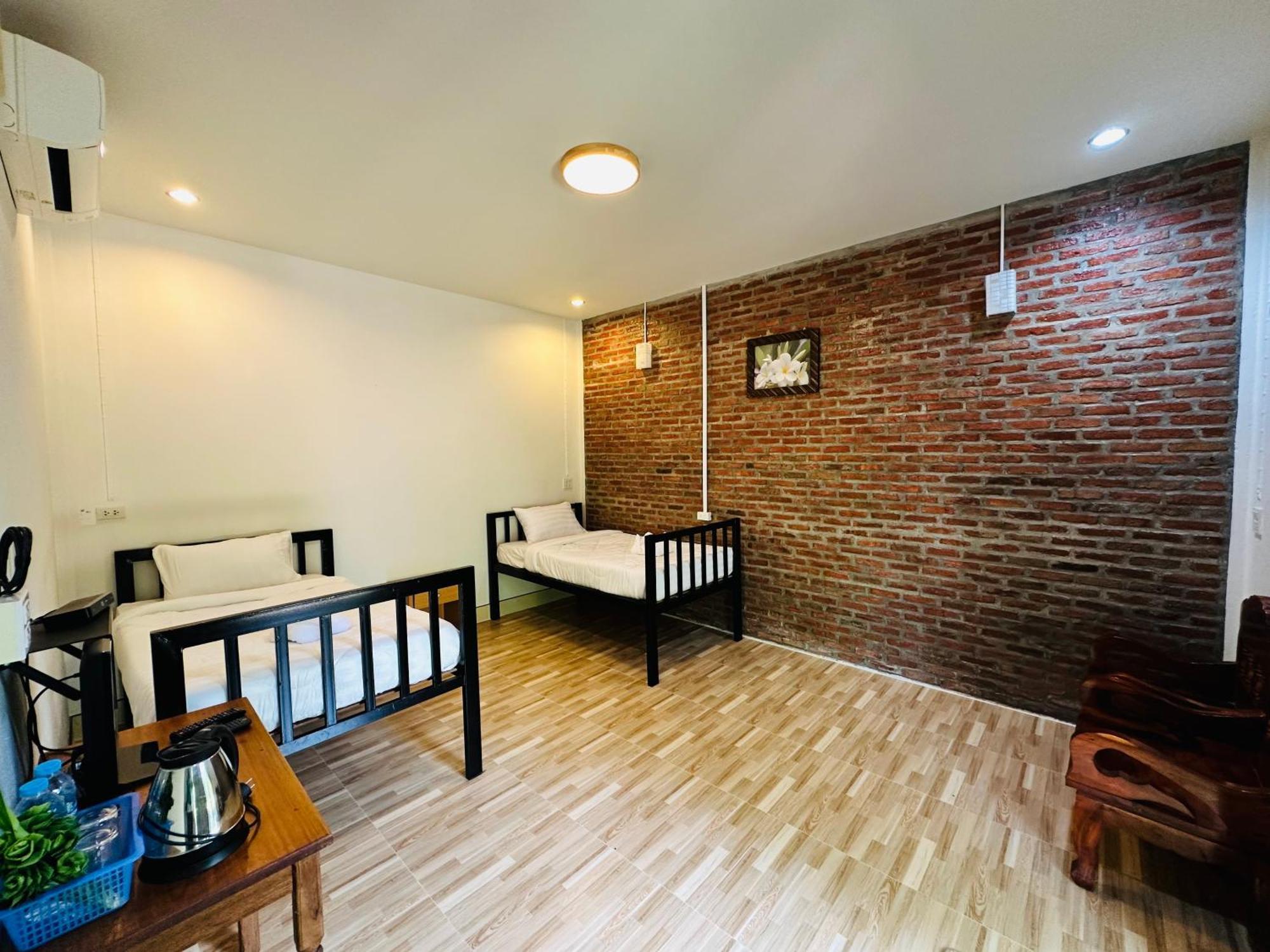 Koh Jum Bungalow & Hostel Екстер'єр фото